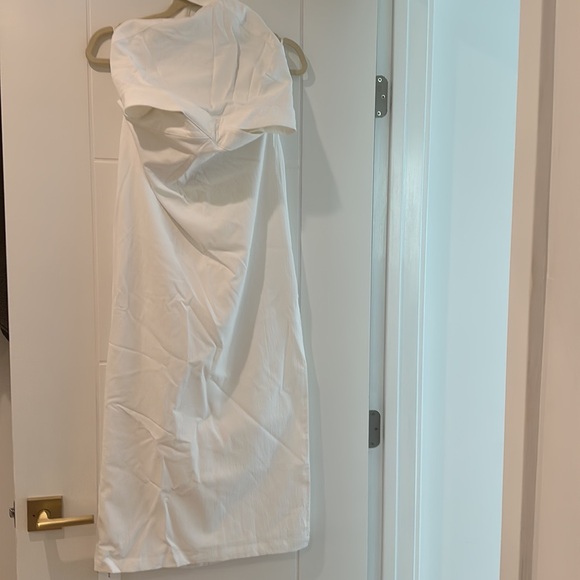 NWT Commense Crisscross Cutout Halter Split Knit Long Dress
White / L - Picture 3 of 5